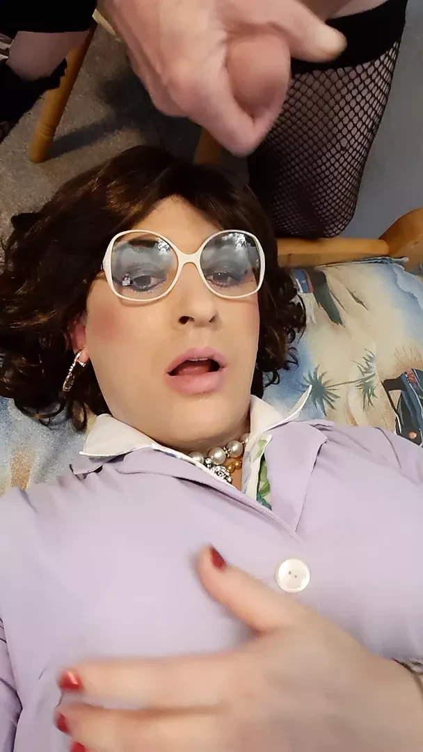 Ilona loves cum on her face