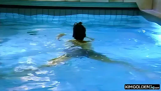 Heisse Pool-Orgie mit oralen Freuden