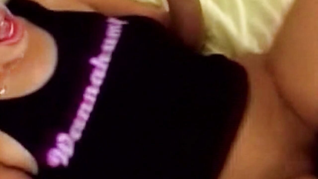 uttejit kaali chodne laayak mammi bare kaale land ki savaari karti hai aur hot viry se bhar jaati hai