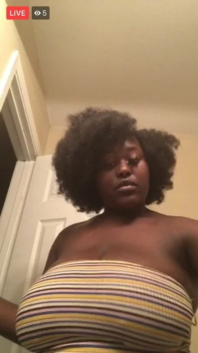 Bigg titty ebony dancing