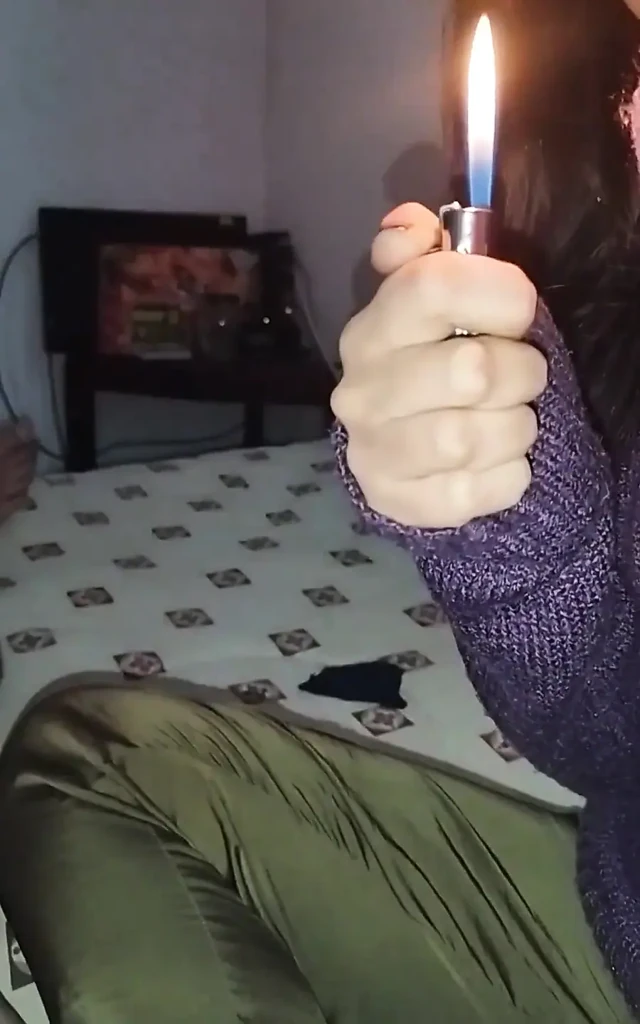 Amateur Sex!!! I Met This Skinny Girl on the Beach and We Immediately Started Smoking Before Shoving Our Dick Into Her. Part 1