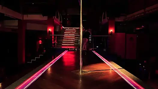 Striptiz kulübü sikişiyor