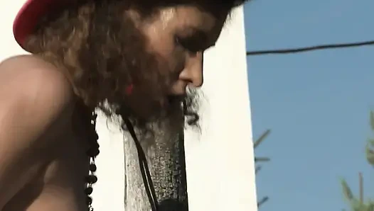 Ateşli çiftçiler mısır tarlasında aşağı iniyor