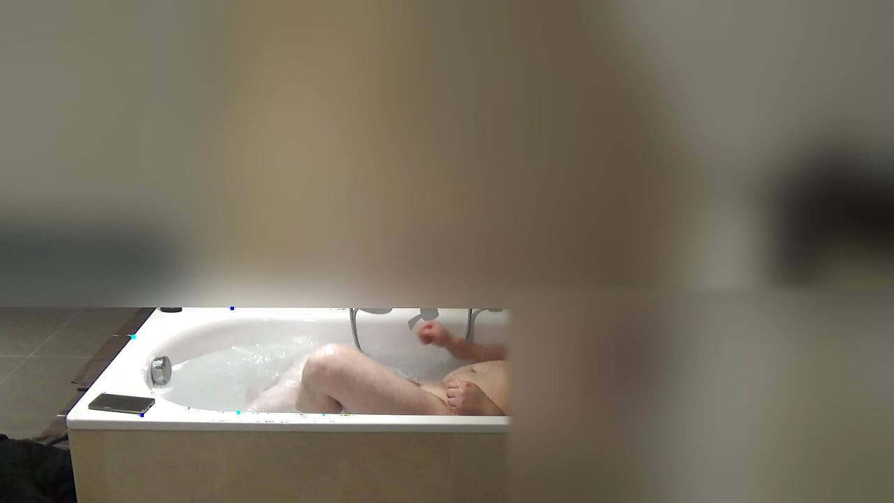Lie in the bathtub and relax