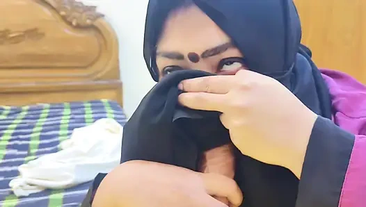 Hintli büyük göt ve büyük göğüsler