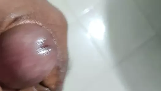 Hintli desi lund yağlı yarakla mastürbasyon yapıyor