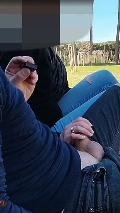 Fransız öğretmen halka açık parkta öğrencisine boşalma ile mastürbasyon yapıyor - misscreamy | Klip 1
