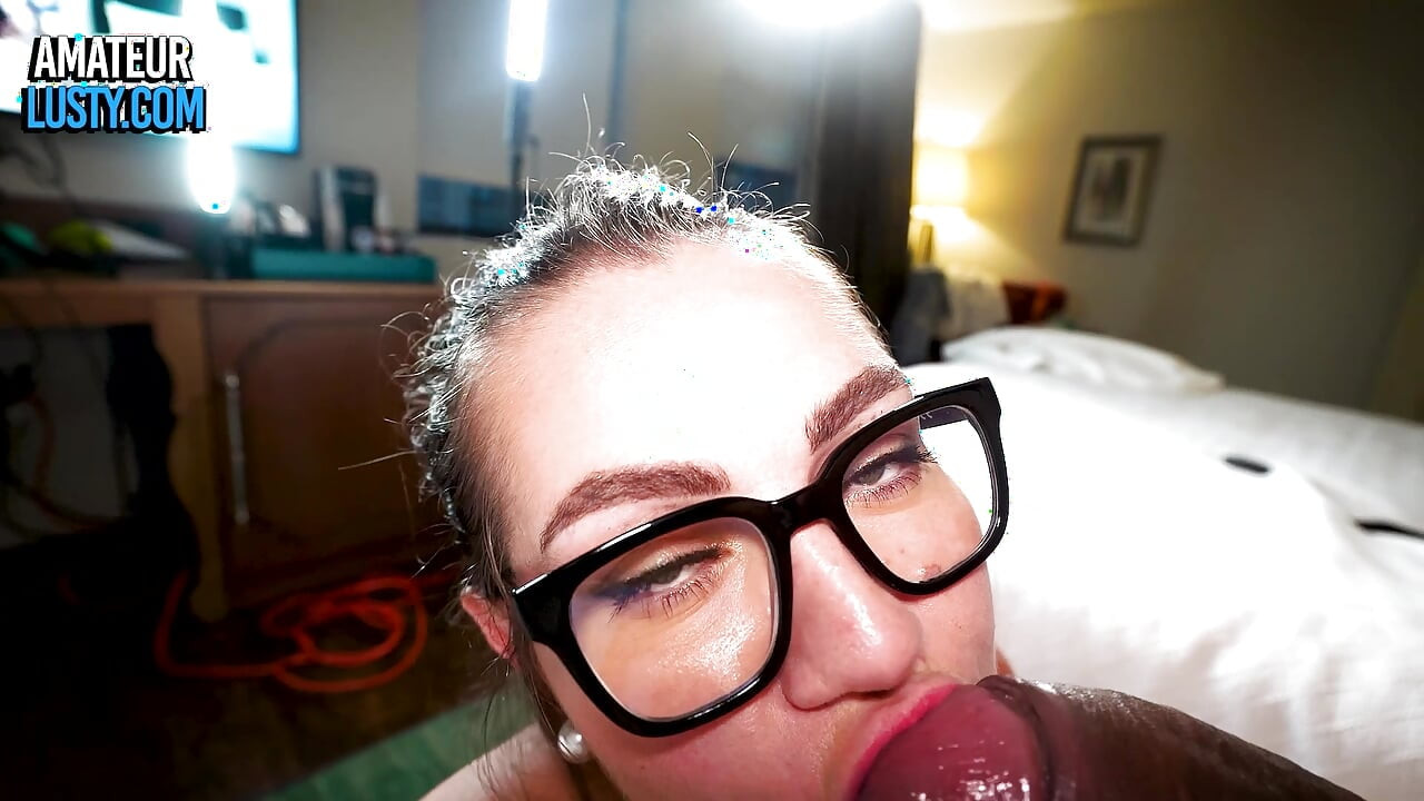 Gorda curvilínea russa milf fode jovem bbc e recebe porra no rosto