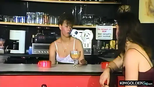 Heisser Lesben- und Gruppensex in der Bar
