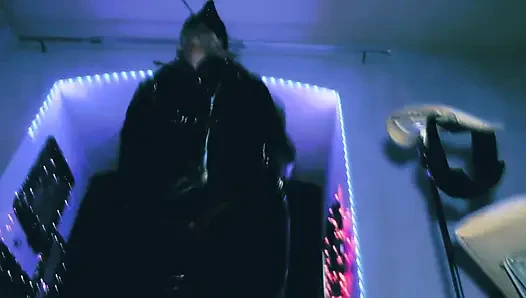 Госпожа Eva Latex, кожаные фетишные сапоги, домина в униформе, БДСМ извращенная горячая милфа