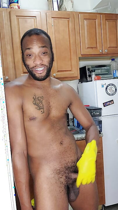 Kenniejai Cleans in the Nude!!