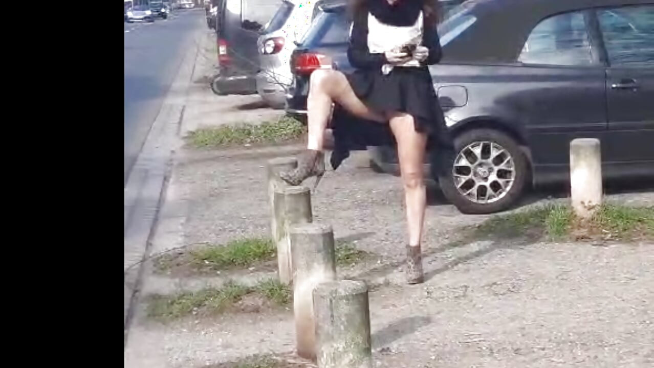 Mamă sexy frivolă se plimbă în Hanovra