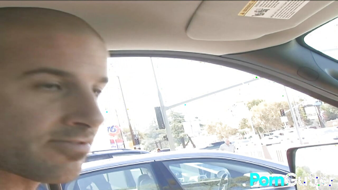 喉の渇いたスラット、ジョスリン・ジェームズがバウンド