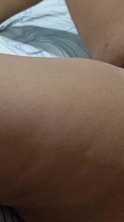 Alone and very horny, I masturbate like a whore until I orgasm. | Clip 1