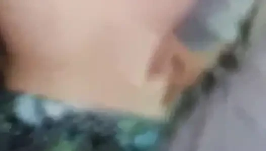 Трах раком в ее цветочном платье в видео от первого лица