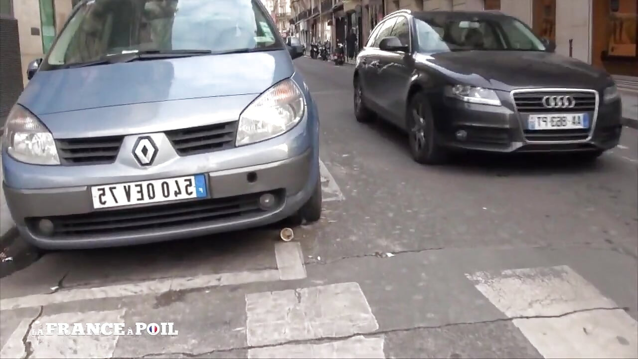 Muito pequena peituda asiática puta pega na rua é analizada