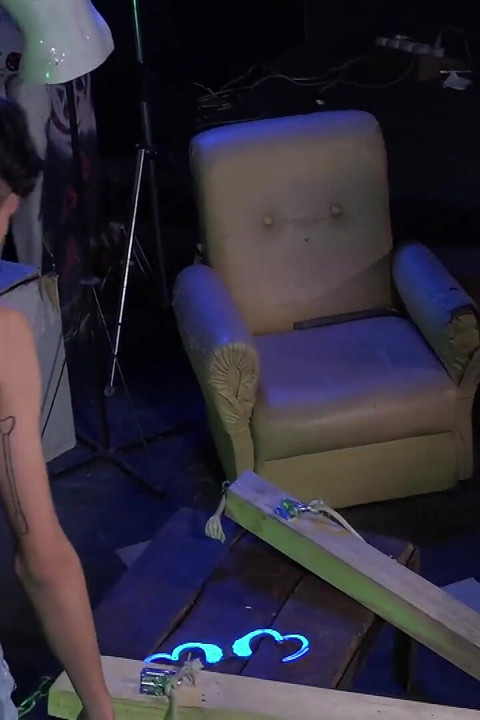 Submetendo-se à escravidão gay crua