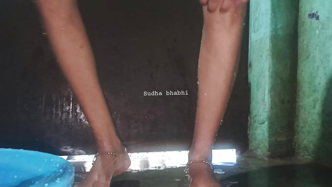 Sudha bhabhi ne saree wearing sudha bhabhi ne saare undressed kar rakh de.