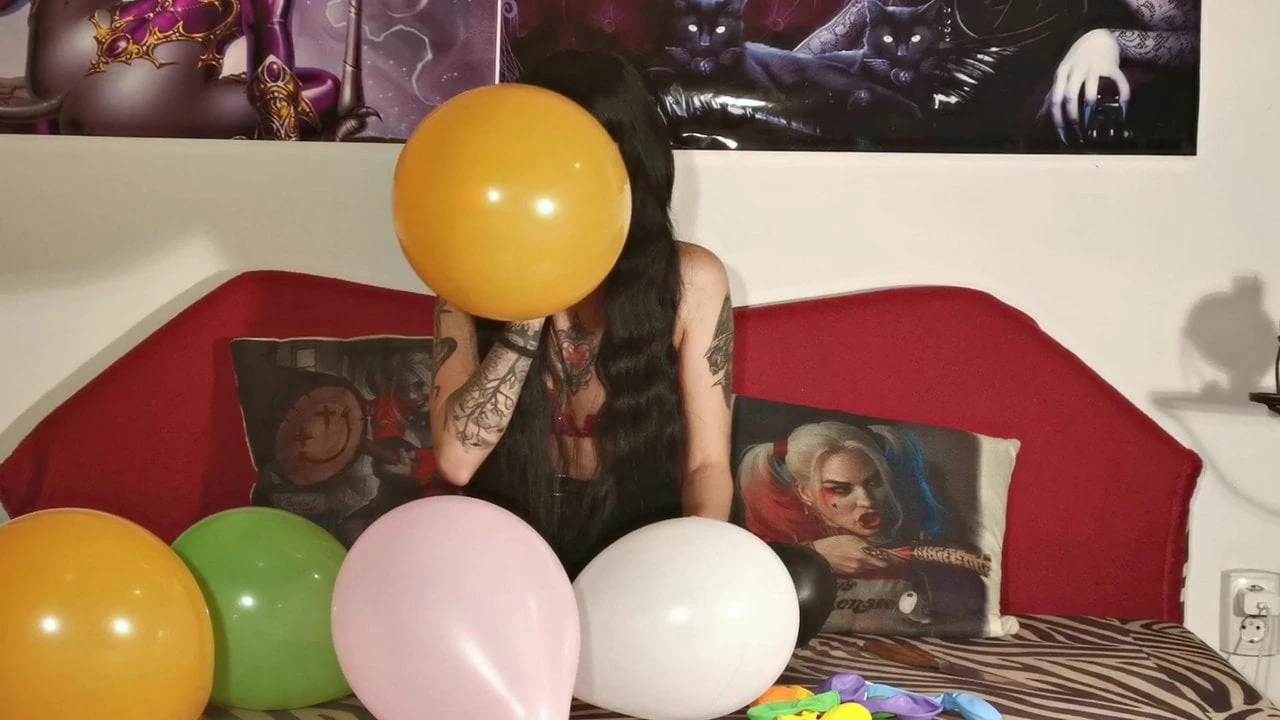 Ballon blazen en knallen door tienermeisje deel 1