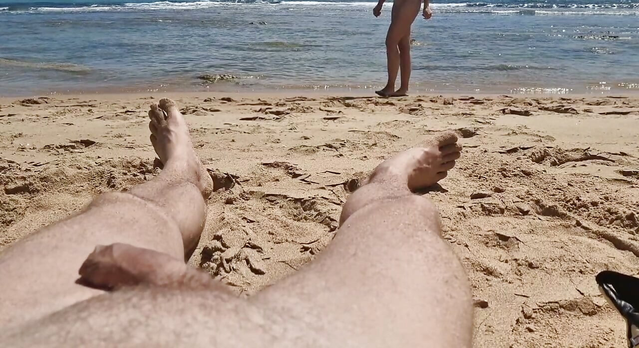 Pijpen op het strand, bijna betrapt