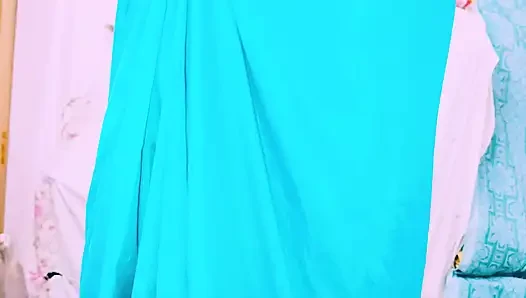 Büyük memeli seksi sari yenge husbend'in üvey erkek kardeşiyle sert sikişiyor. Telugu edepsizce konuşuyor.