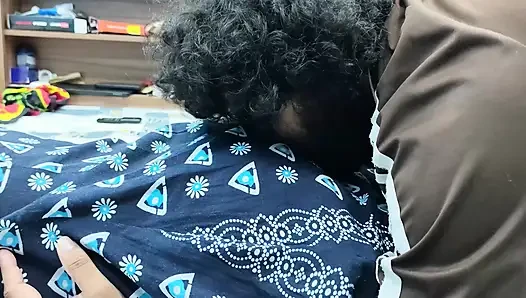 Hintli çiftin ateşli göt öpücüğü ve göt yalama romantizmi