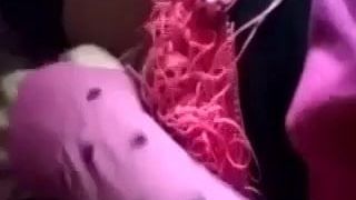 Сисси-шлюшка трогает своего клитора для папочки
