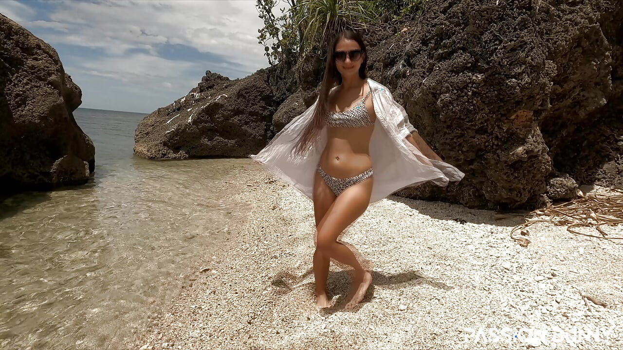 Beauty Self Fingering in  Beach