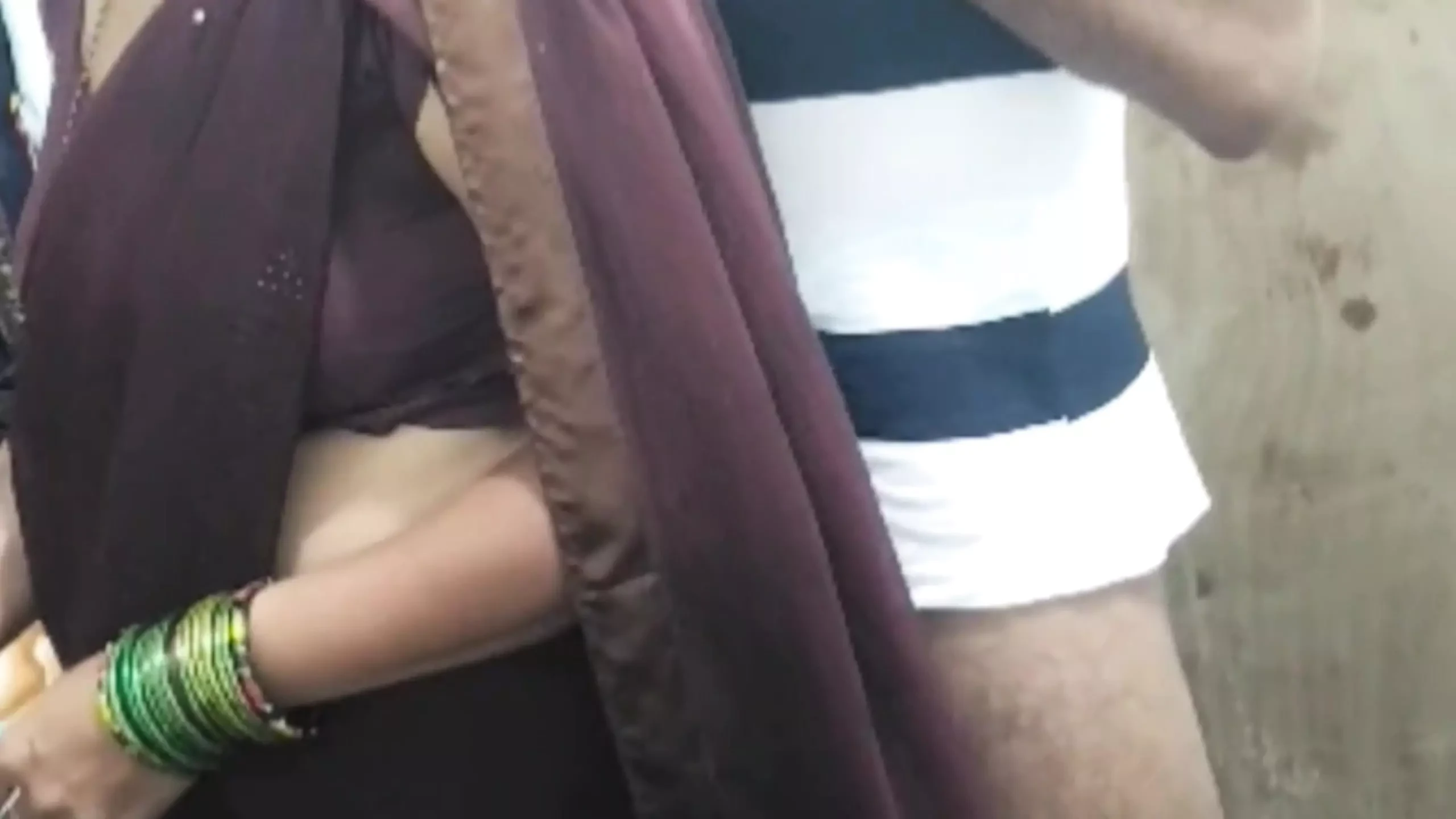 Bhabhi apne bedroom men kuchh kar rahi thi devar ne pichhe se sari uthakar chod diya bhabhi pati samajh kar chodavli bad men jab dekha to bhabhi ke