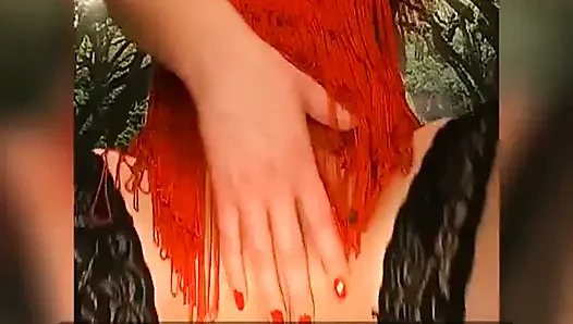 Wajah cewek nakal rambut cokelat ini dicrot sperma hangat saat seks bukkake