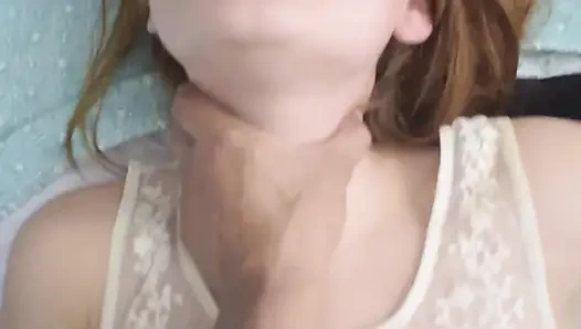 Minyon sarışın büyük zenci yarağı ile Brezilyalı vitor ile sikişiyor, adını söylediğinde inanılmaz inliyor