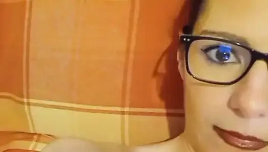 Si seksi dengan payudara besar
