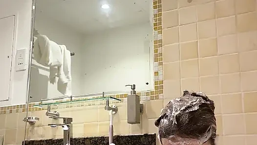 Веселье в гостиничной ванне