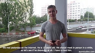 Oliver fickt auf dem dachboden
