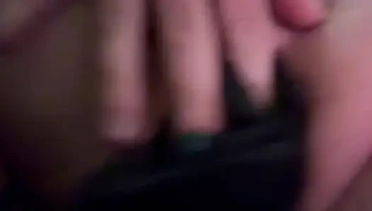 Мастурбация в любительском видео