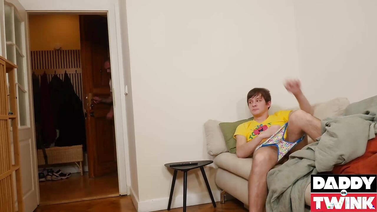 DADDYONTWINK Napaljeni Twink Liam Rose Žudi za Johnom Barberom Ogromni Kurac