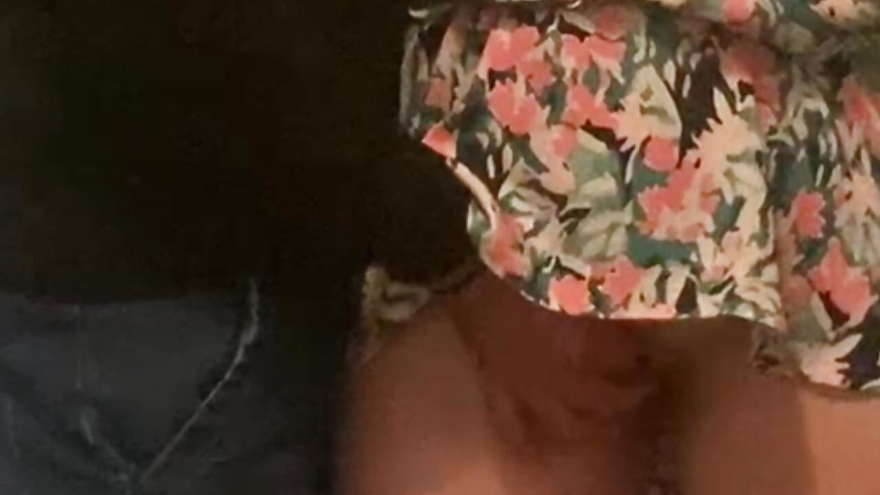 Dedos follando puta milf en metro