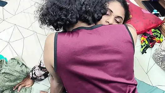 Mallu пара горячая романтика в спальне, удаление платье и поцелуй с сиськами, сосут горячую дези романтика в доме