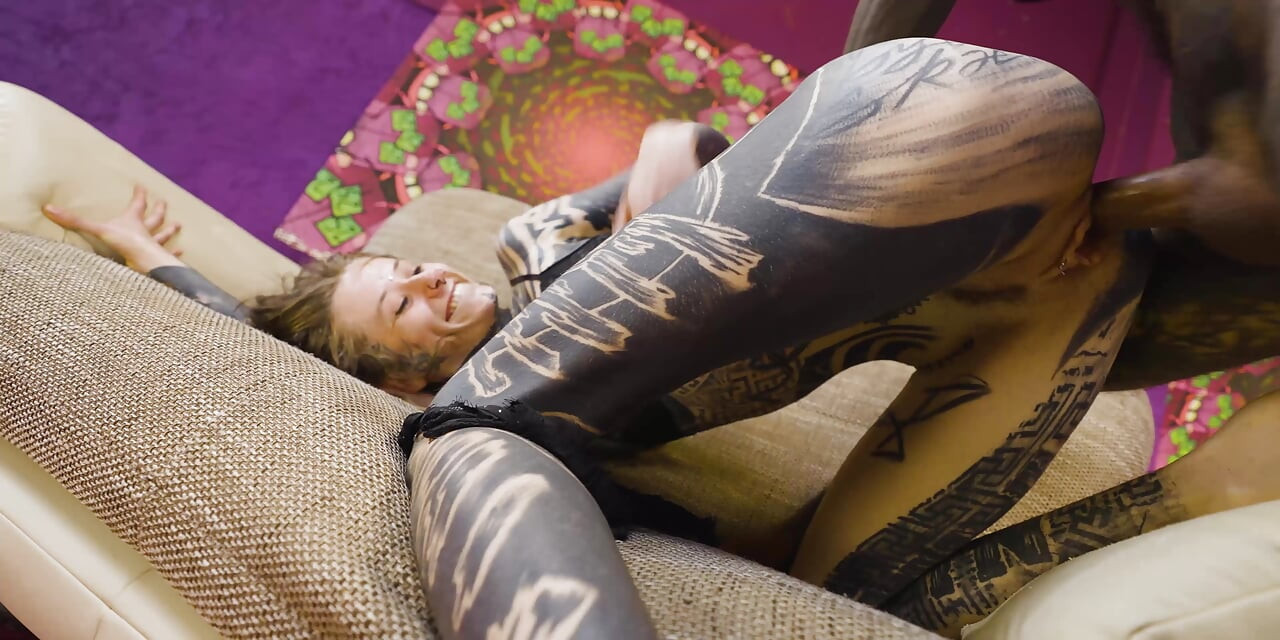 Cuplu tatuat futai DUR și joc ANAL