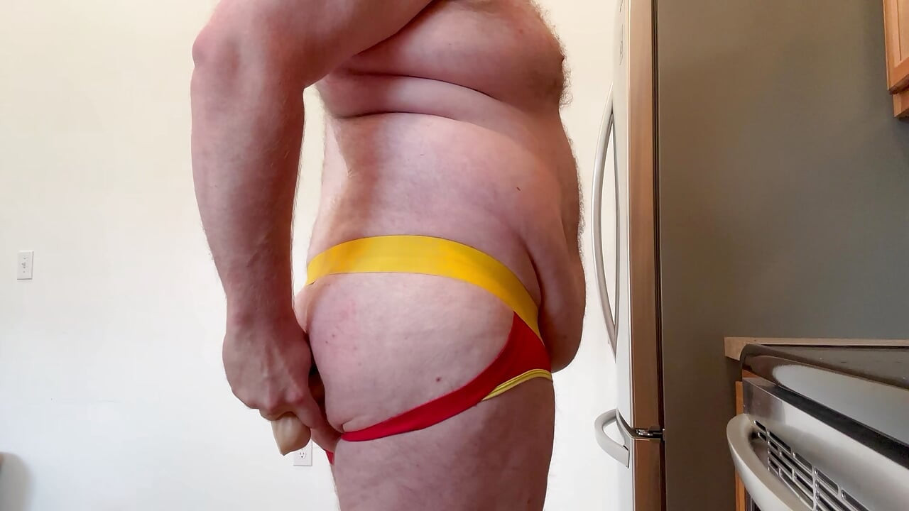 Dildo Makes a Fat Bear Squirt