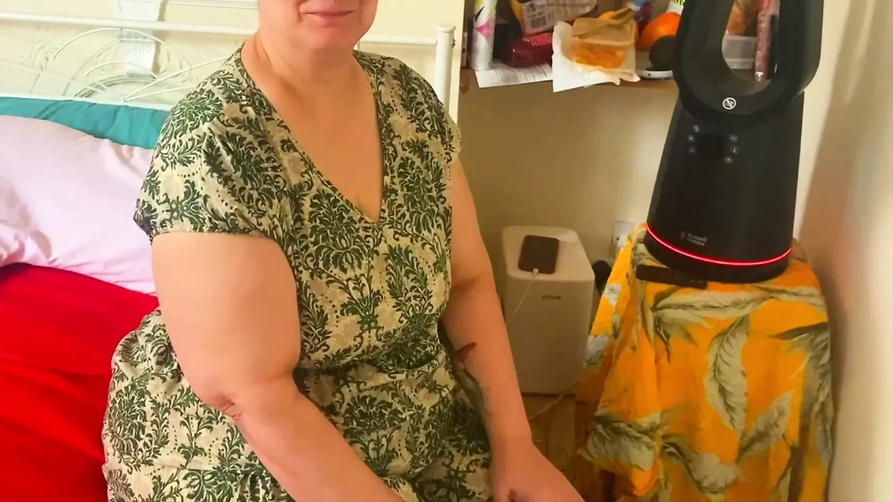 Horny Big Ass Stepmother Gets Good Doggy Style From Delivery BBC Man at Home