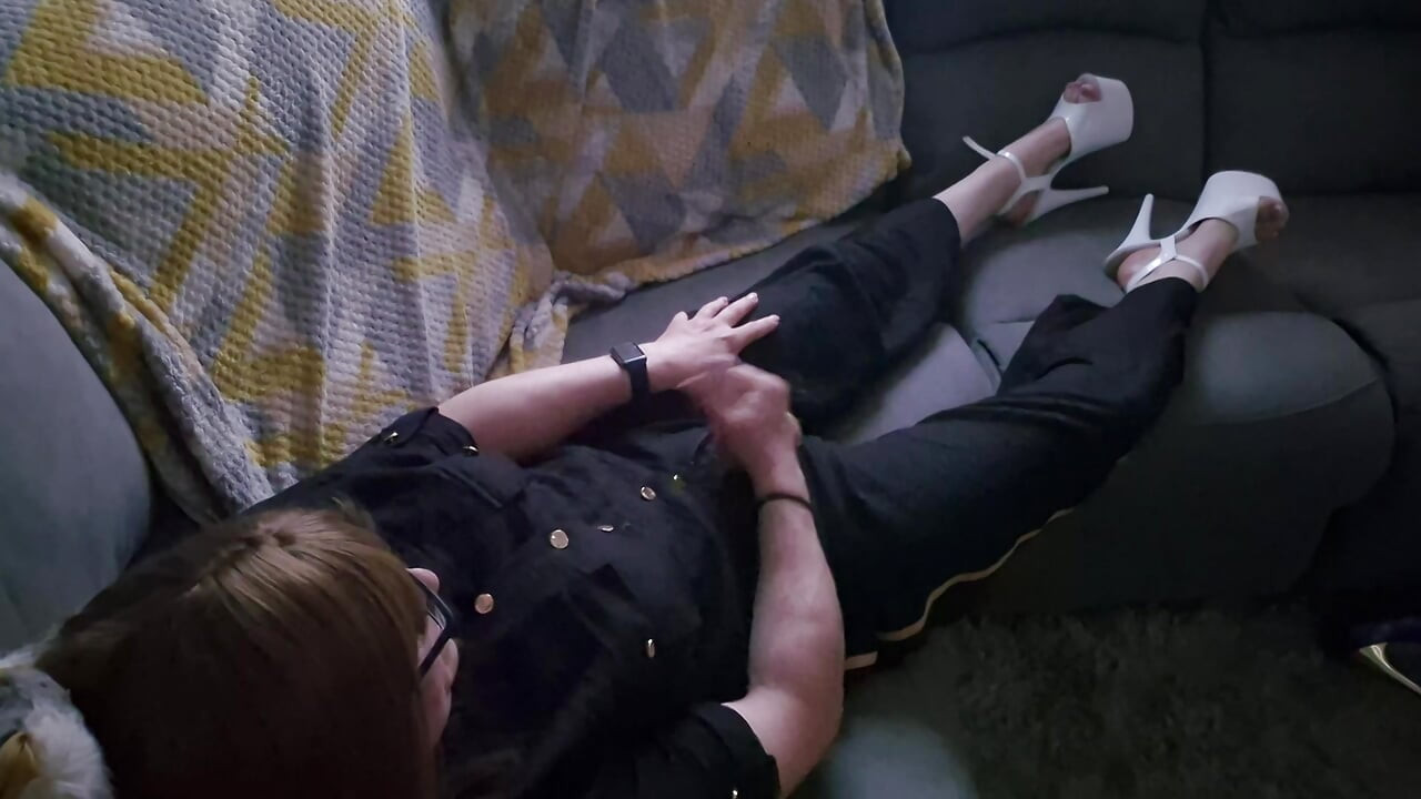 Lagi asik bersenang-senang sama pacar