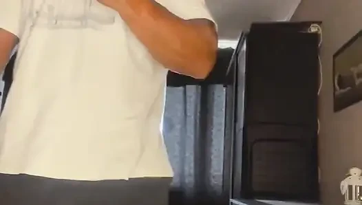 Bay Guru az önce dışarı aktı.