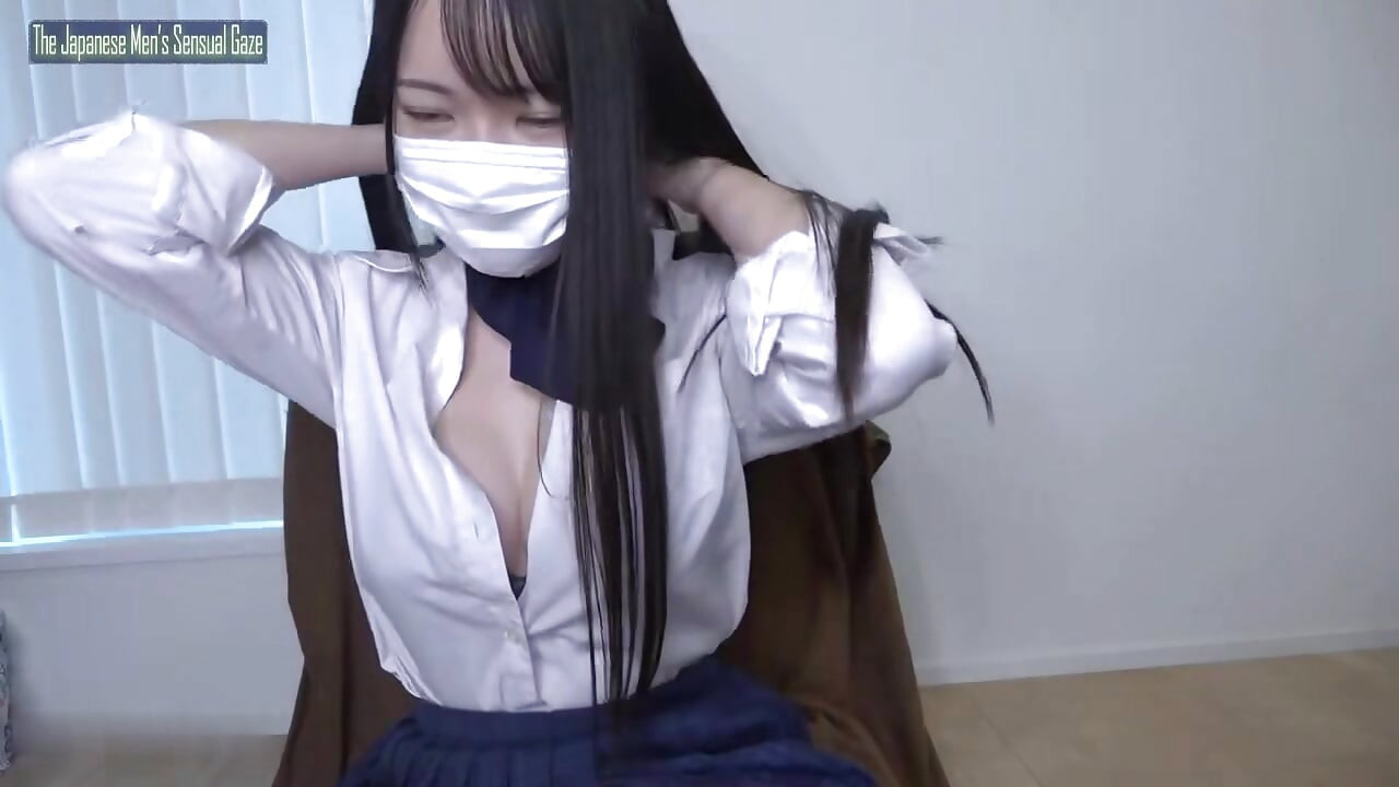 Slenderbusty kauneus hukassa yksityiseen nautintoon