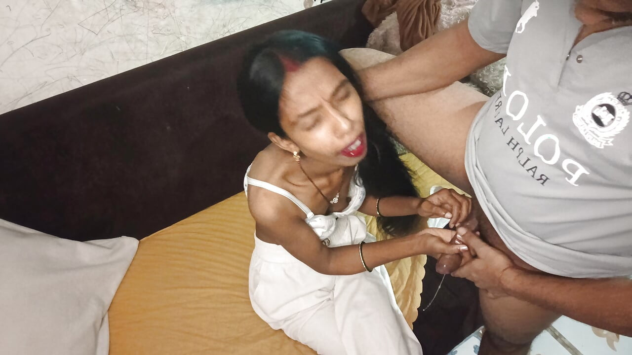 Desi bhabhi lund ko chush rhi ho or maze bhi utha rhi gai