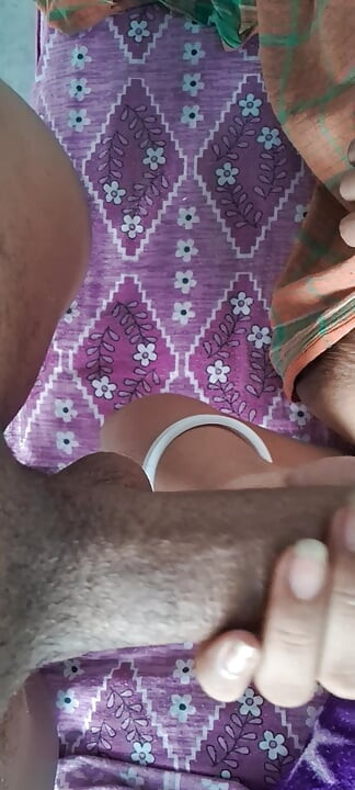 Fată desi assamese face handjob și blowjob la pula mare a iubitului