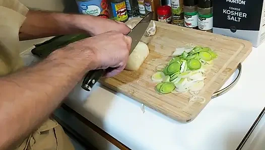 Döl pişirilmiş 3 pırasa chili ve yağlı elle muamele