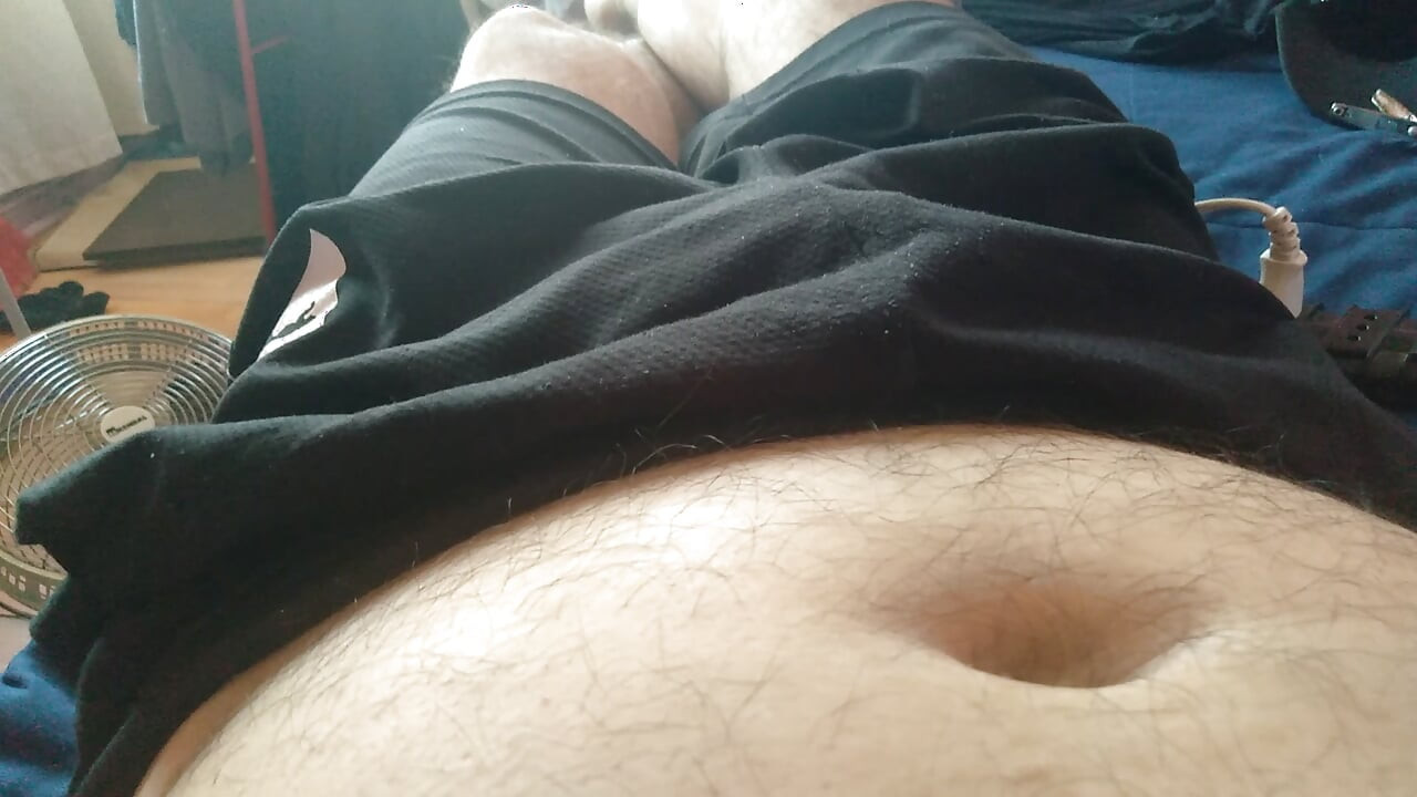 ผู้ชายหมกมุ่นกับการเย็ดฮาร์ดคอร์และควยทรงพลังของเขา