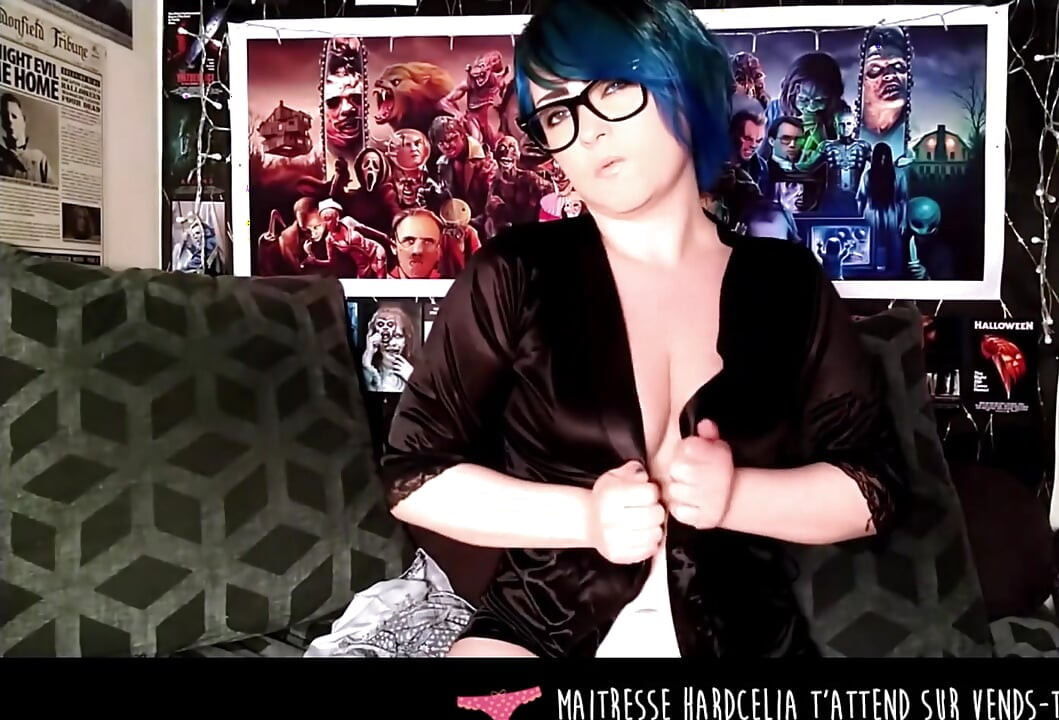 Vends-ta-culotte - Express tasting of your cum with a beautiful French dominatrix