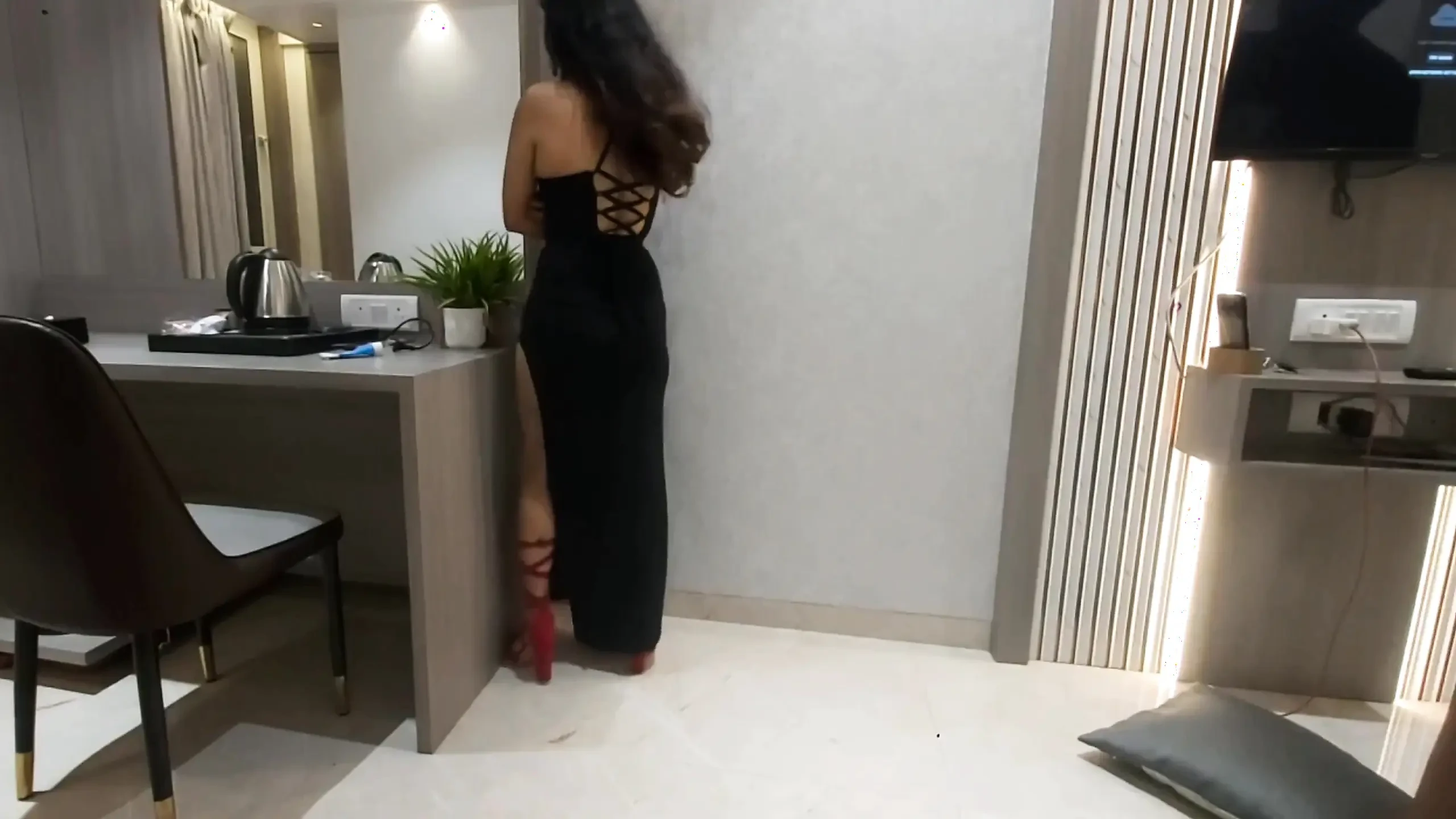Digitación lucknow nena mientras está de pie la hace correrse